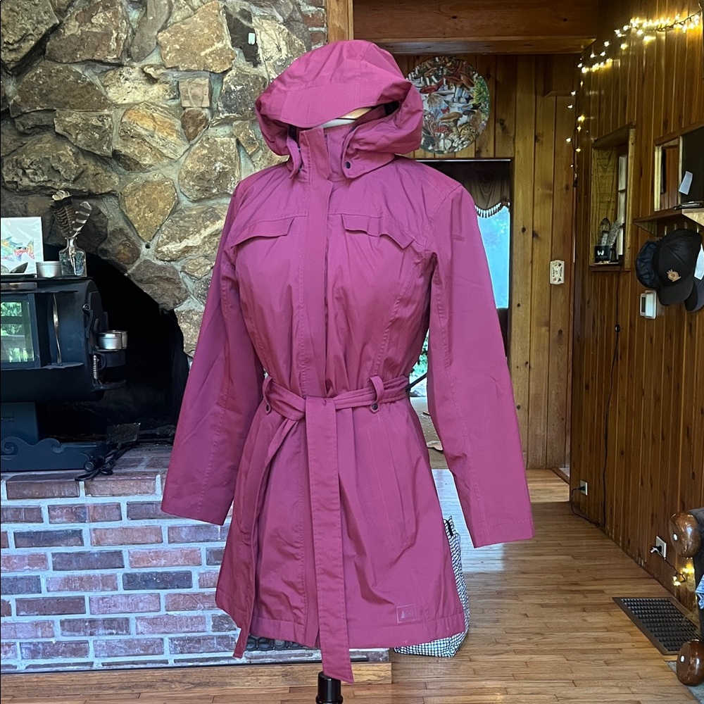 Women's REI Hooded Jacket in Burgundy